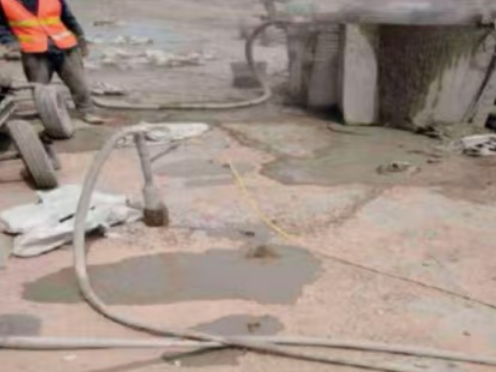 三穗水泥混凝土路面板底注浆技术 路面脱空注浆整治方案