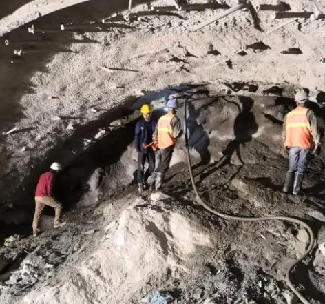 三穗拱顶带模注浆料的施工流程及注意事项